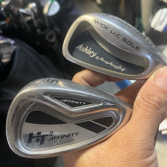 Golf Wedges Sand And Pitching Wedge In Right Hand - Picture 2 of 5